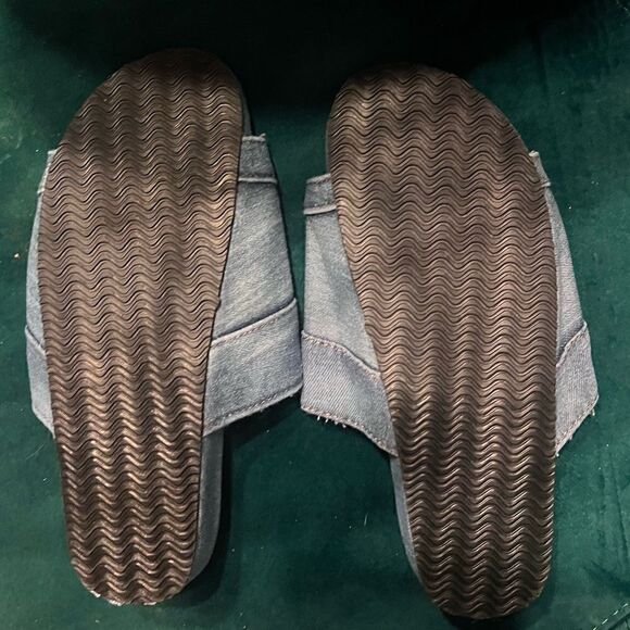 Jean Slides LEVI - Size 8 Sandal - Brand NEW - Never Worn - Jean Marerial Sandal - Picture 5 of 5